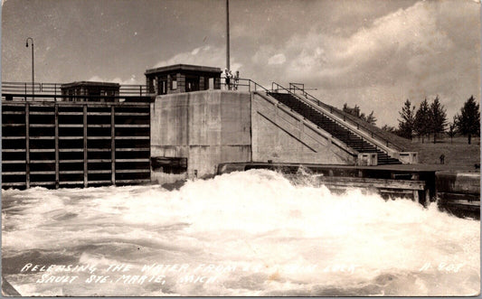 RP Postcard Releasing Water L.C. Sabin Lock Sault Ste Marie Michigan~138830