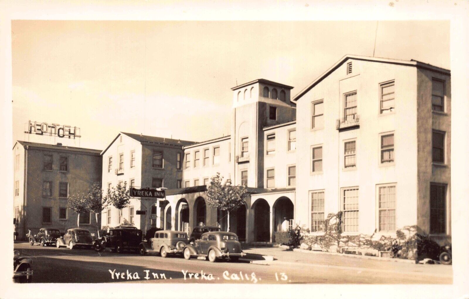 Real Photo Postcard Yreka Inn in Yreka, California~121363