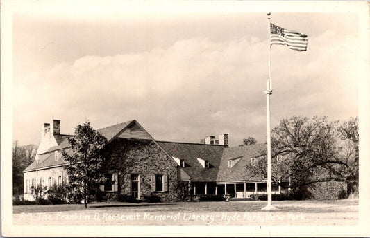 RP Postcard Franklin D Roosevelt Memorial Library Hyde Park, New York~137908