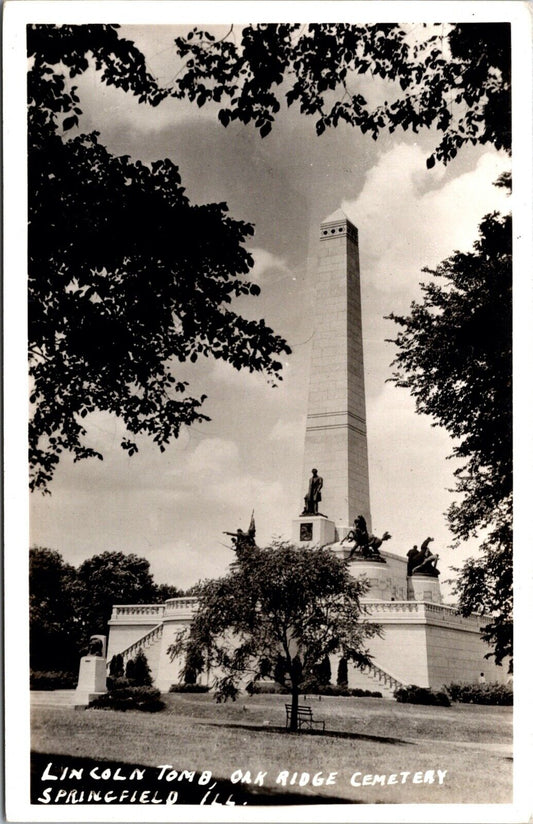 RP Postcard Lincoln Tomb, Oak Ridge Cemetery in Springfield, Illinois~132886